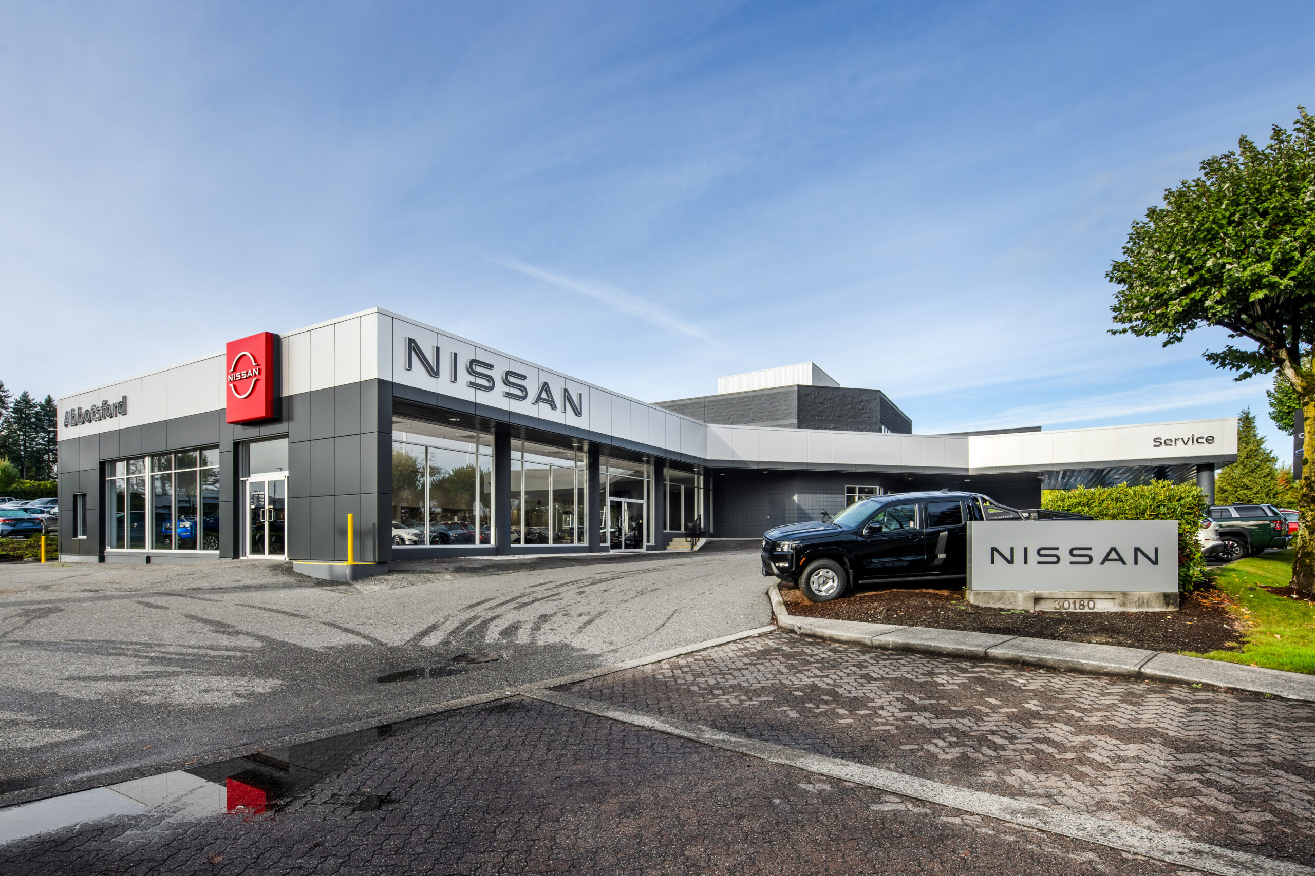 nissan car dealership exterior design